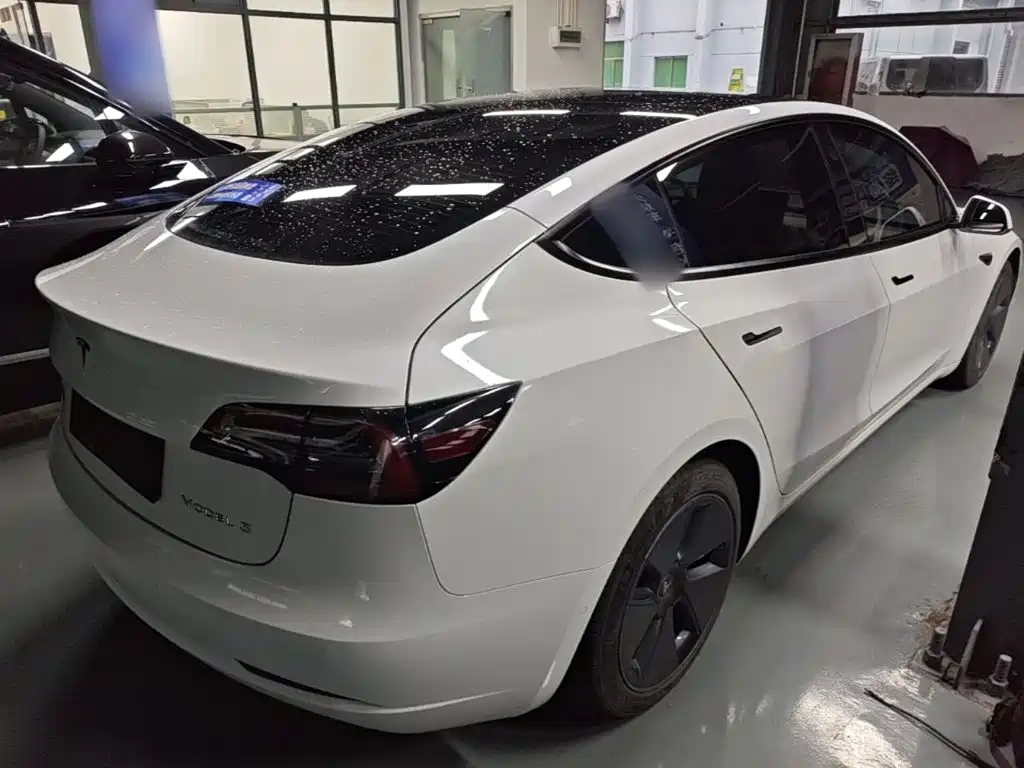Tesla Model 3 — миниатюра 7