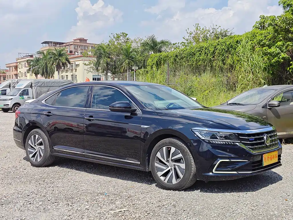 Volkswagen Passat PHEV — миниатюра 3