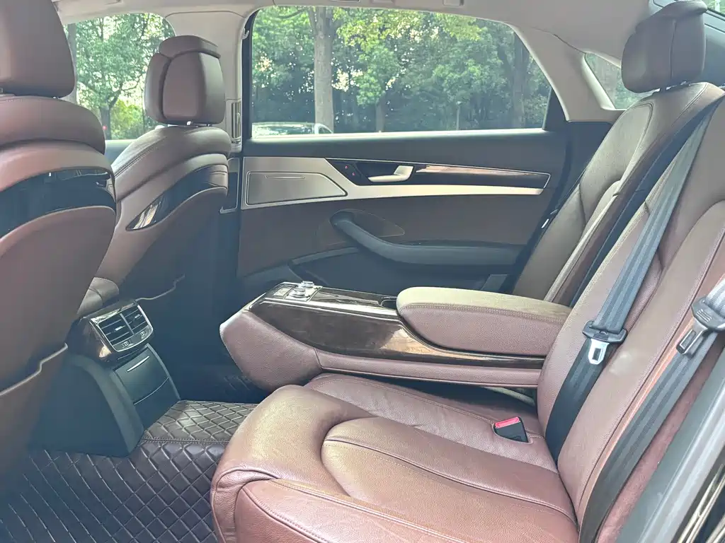 Audi A8 — миниатюра 7