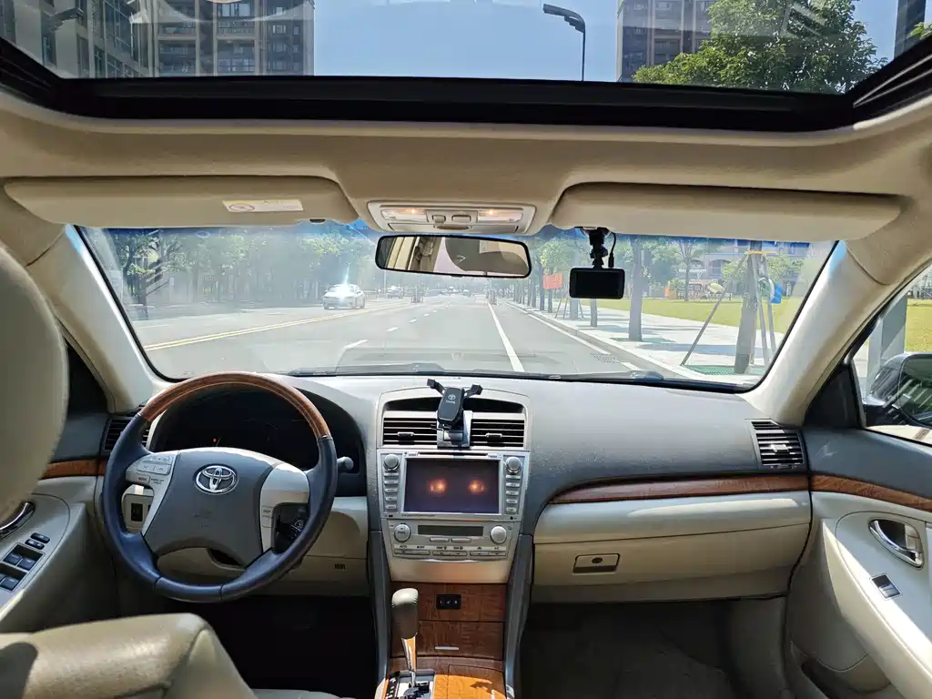 Toyota Camry — миниатюра 6