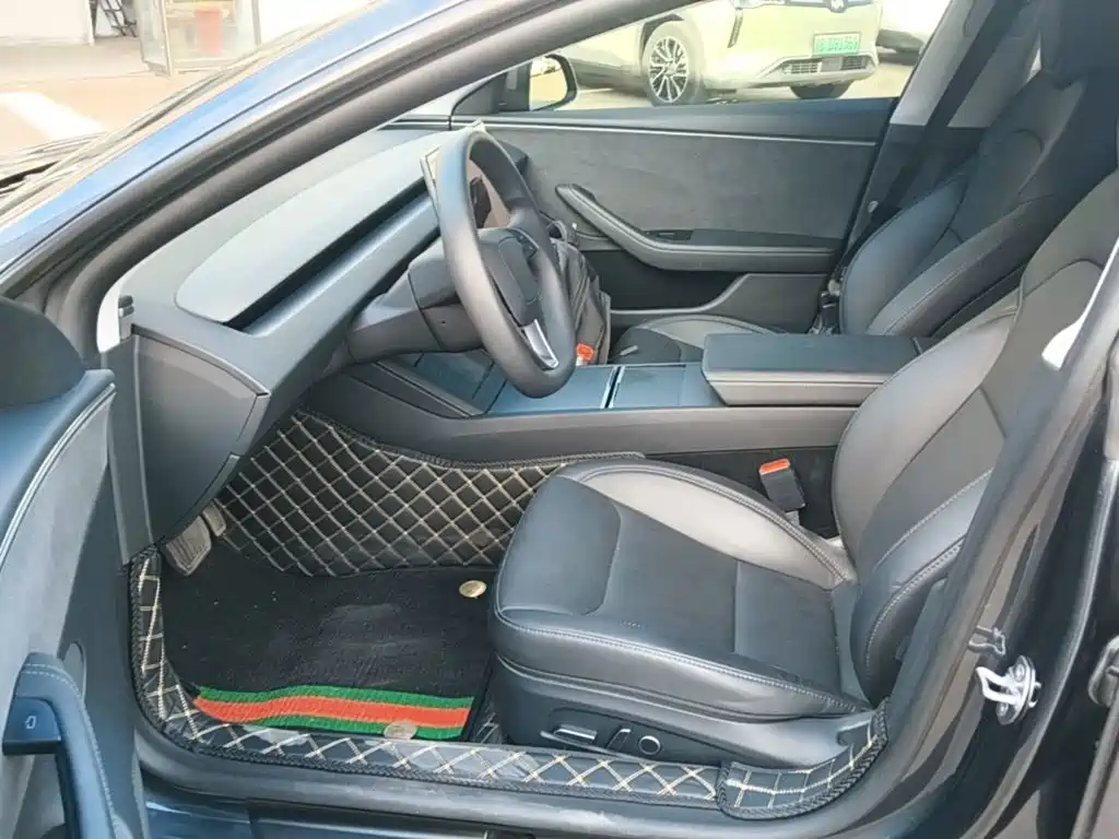 Tesla Model 3 — миниатюра 15