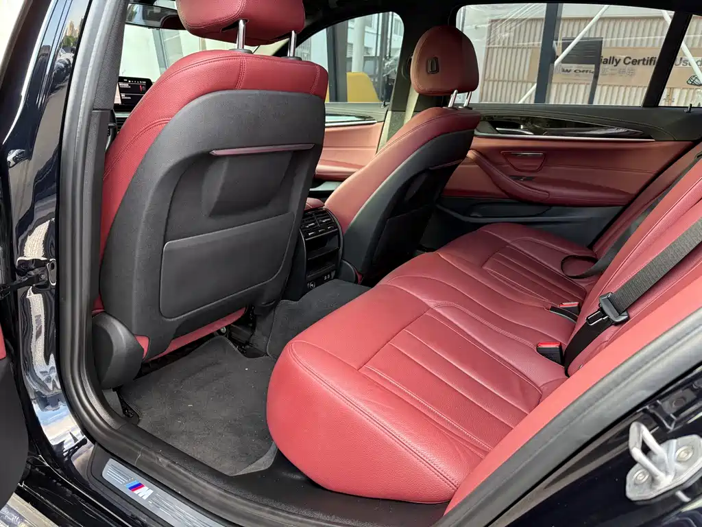 BMW 5 Series — миниатюра 7