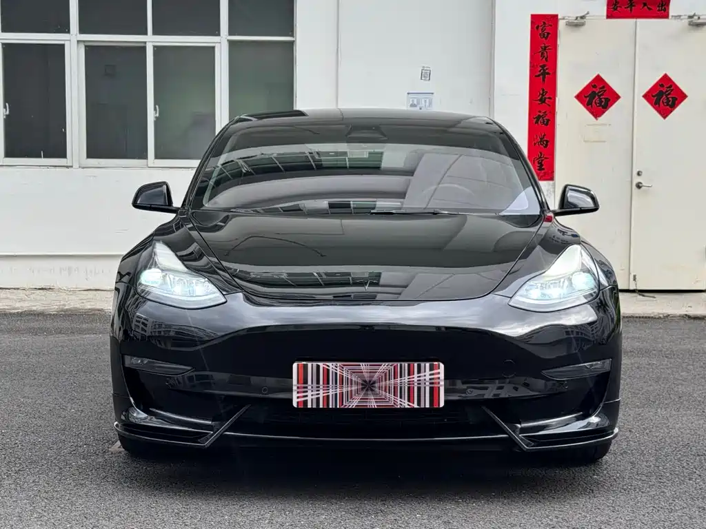 Tesla Model 3 — миниатюра 2