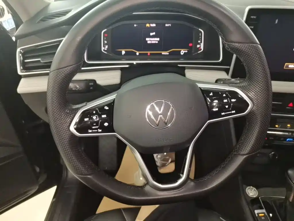 Volkswagen Tiguan L — миниатюра 11