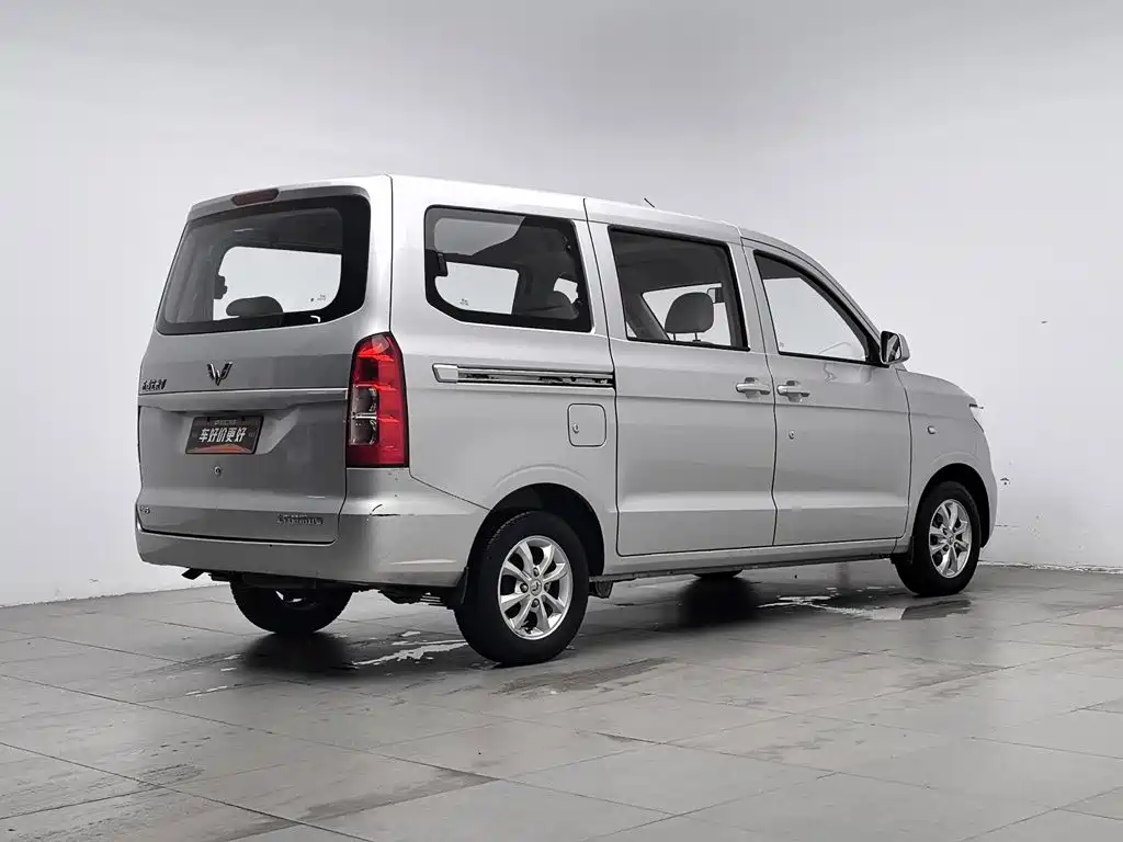 Wuling Hongguang V — миниатюра 2