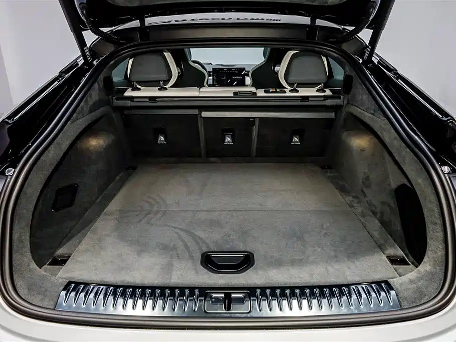 LOTUS SPORTS CAR EMEYA FLOWERS