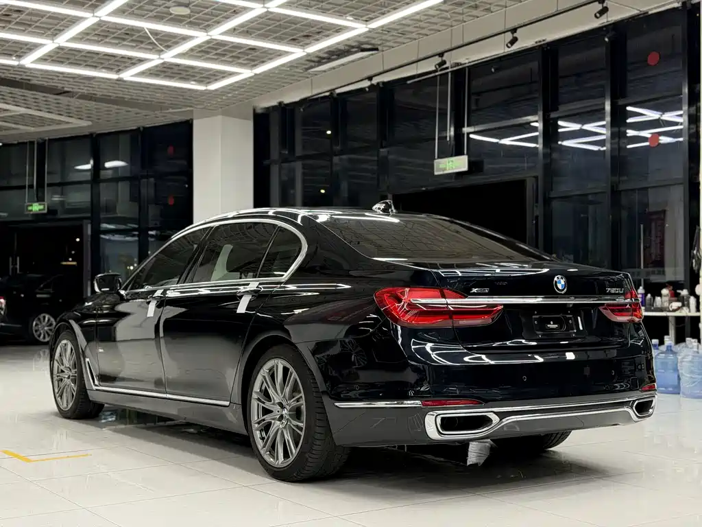BMW 7 Series — миниатюра 6