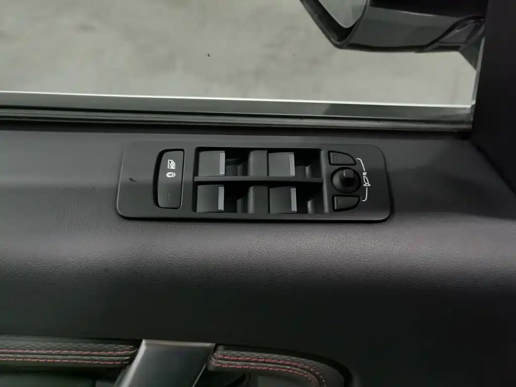 Land Rover Discovery Sport — миниатюра 9