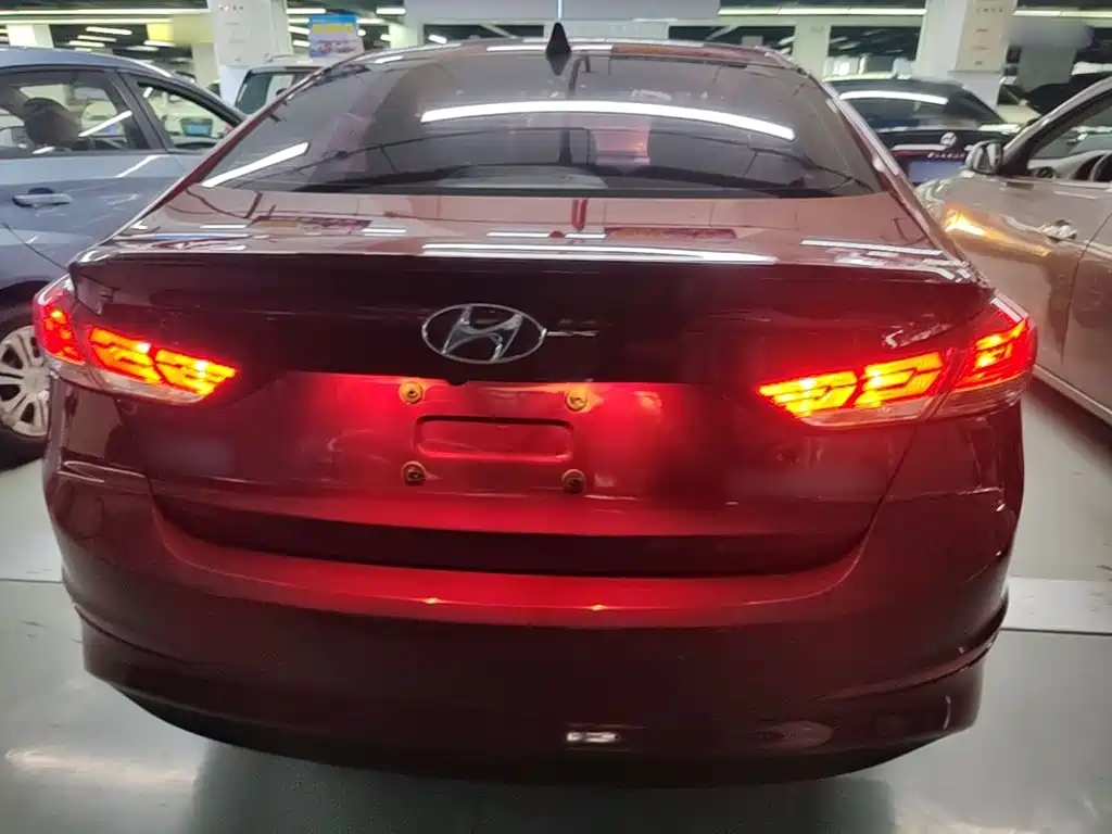 Hyundai Elantra — миниатюра 6