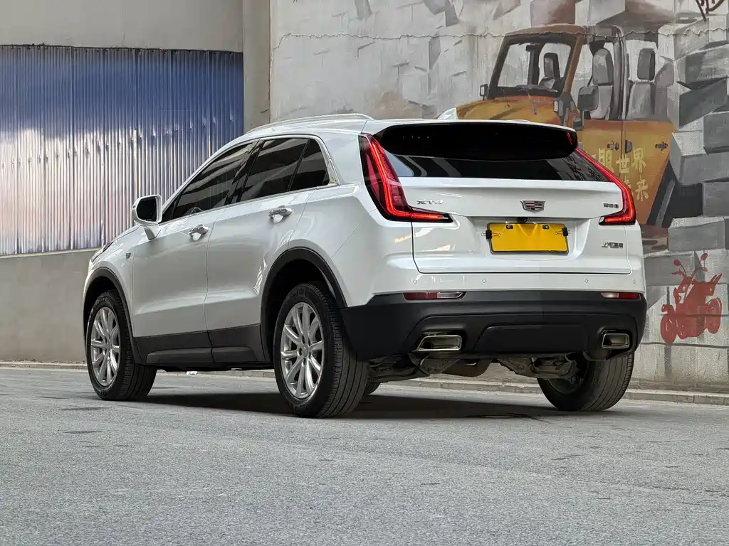 CADILLAC XT4
