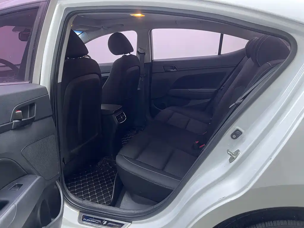 Hyundai Elantra — миниатюра 14