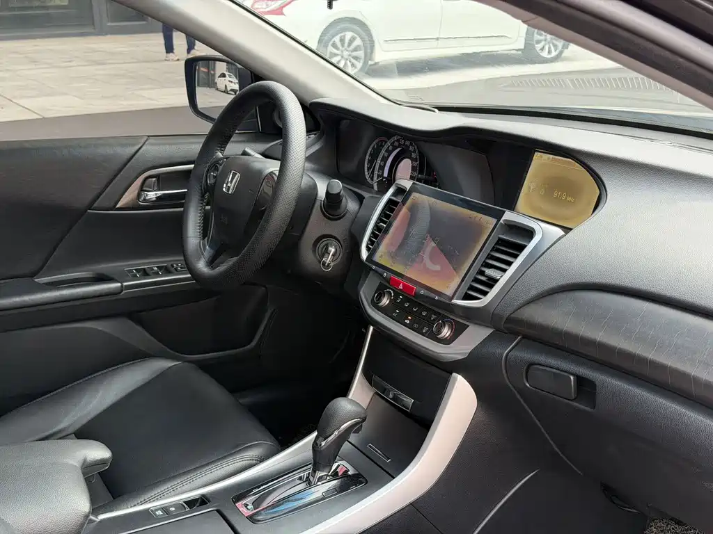 Honda Accord — миниатюра 10