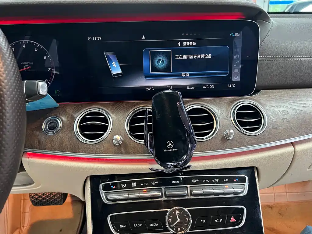 Mercedes-Benz E-Class — миниатюра 11