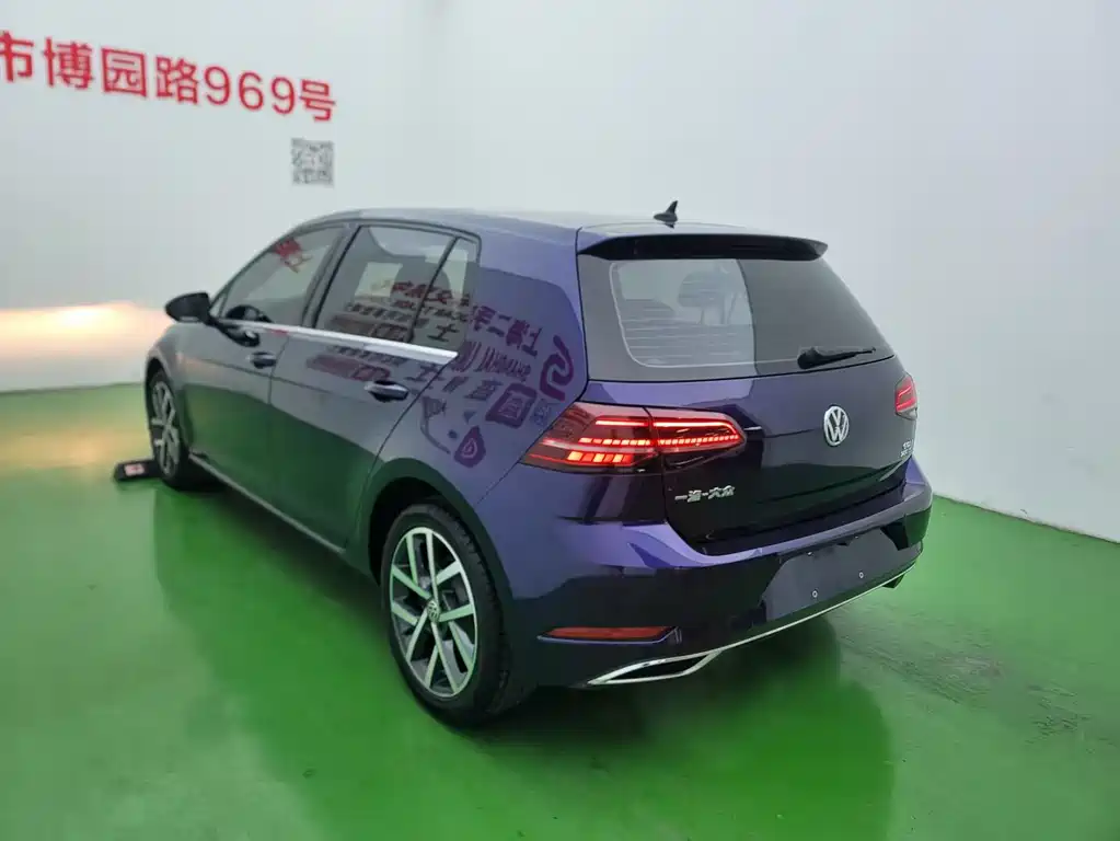 VOLKSWAGEN GOLF