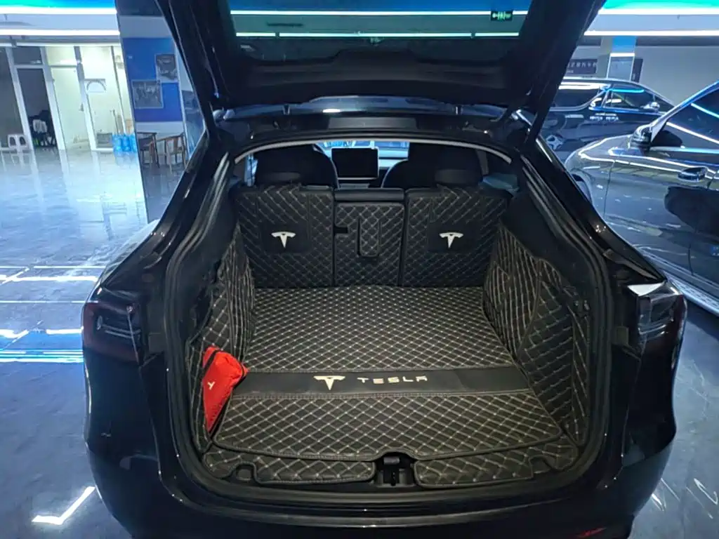 Tesla Model Y — миниатюра 19