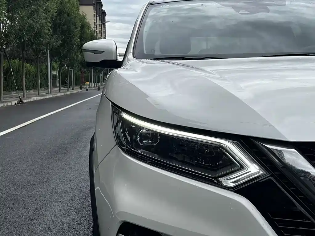 Nissan Qashqai — миниатюра 13