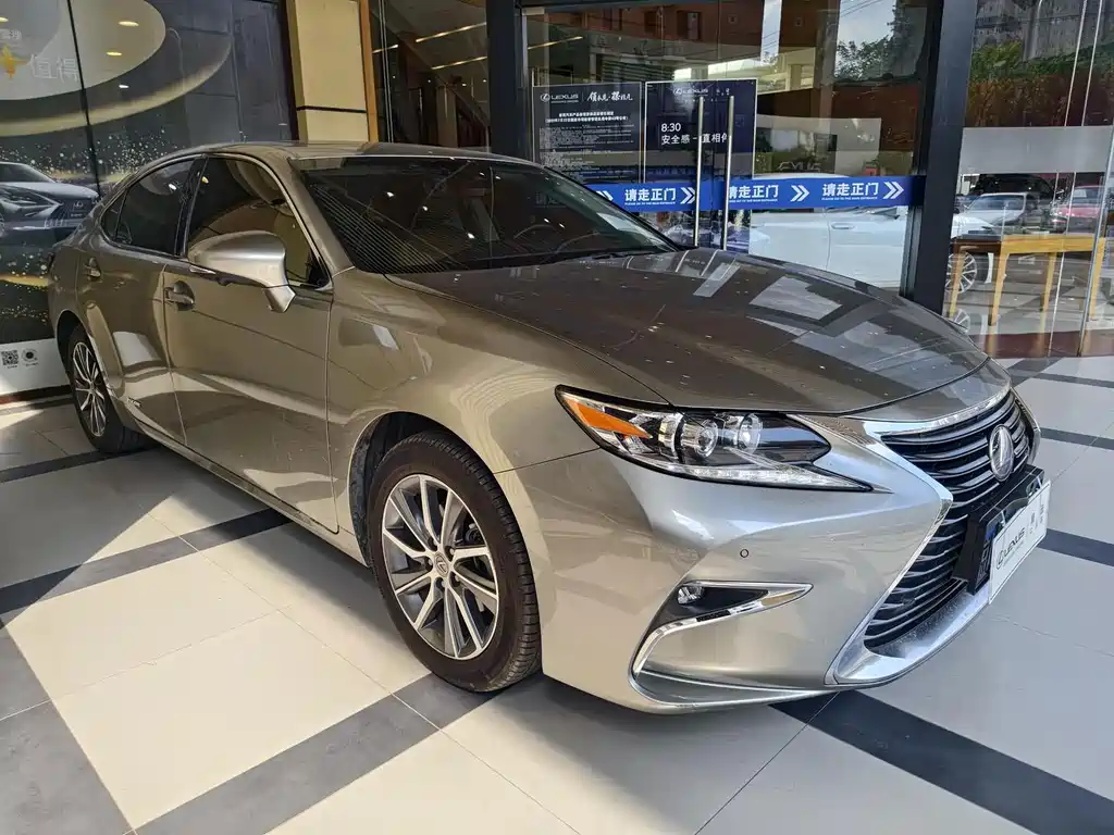 Lexus ES — миниатюра 8