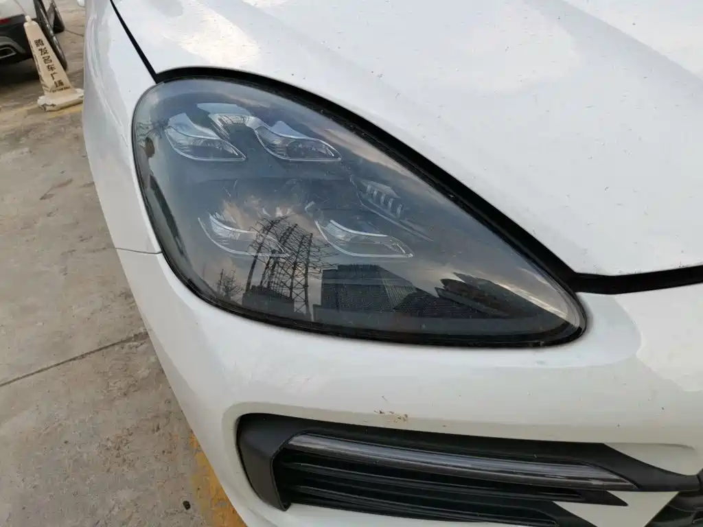 Porsche Cayenne — миниатюра 7