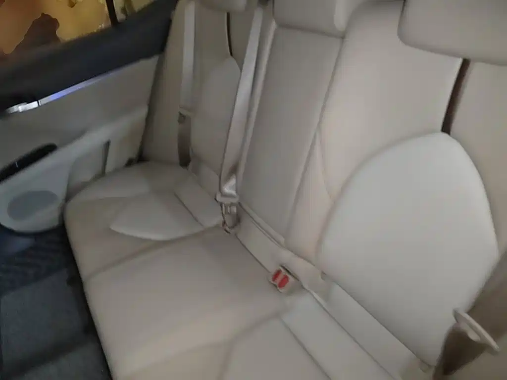 Toyota Camry — миниатюра 17
