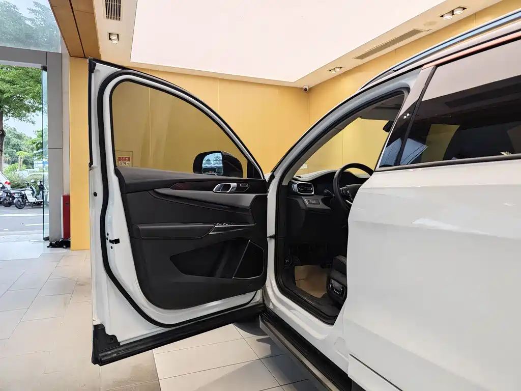 Lynk & Co 01 2017 2.0T Pro