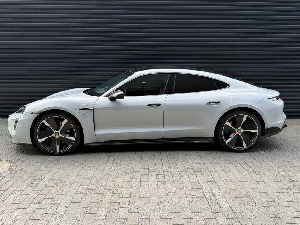 Porsche Taycan — миниатюра 4