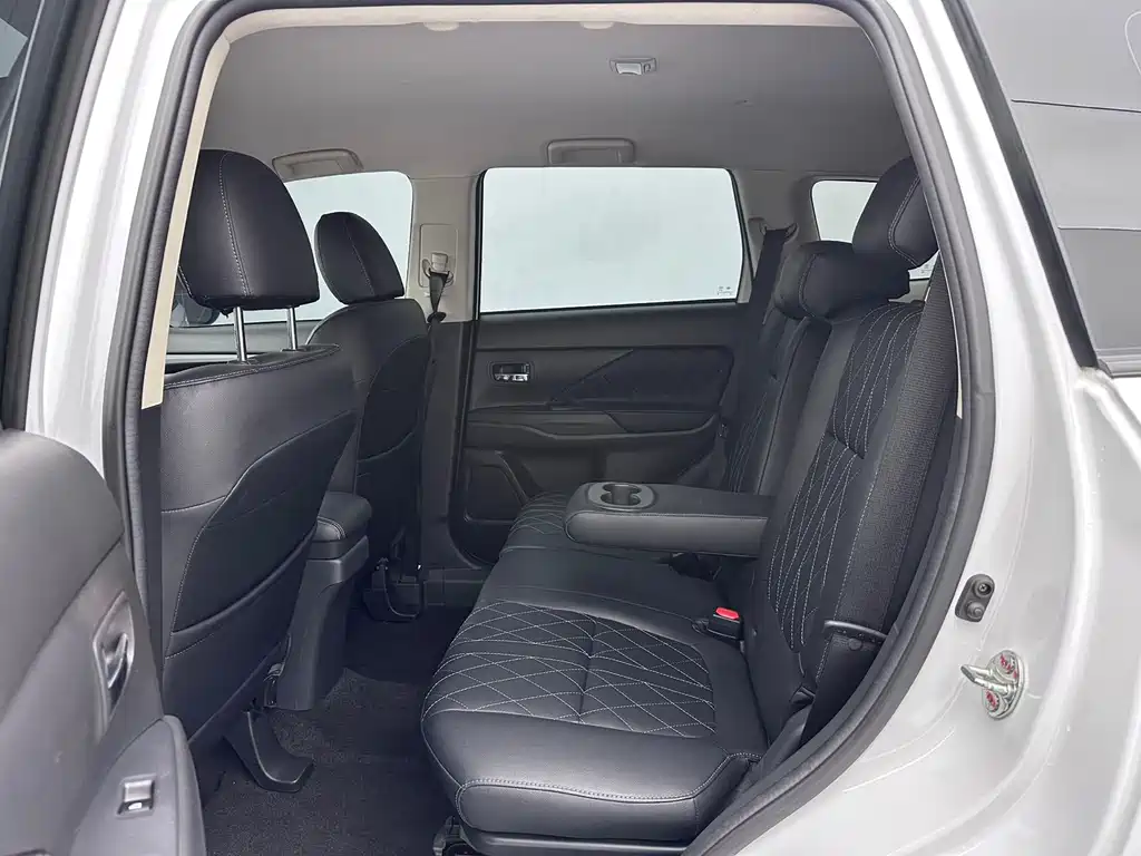 Mitsubishi Outlander — миниатюра 15