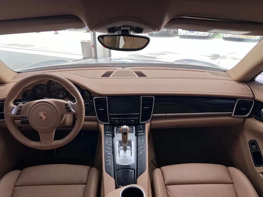 PORSCHE PANAMERA