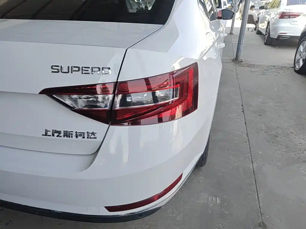 Skoda Superb — миниатюра 8
