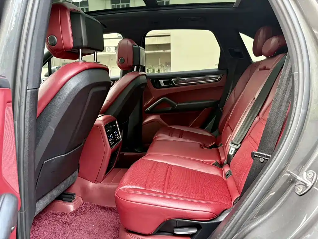 Porsche Cayenne — миниатюра 5