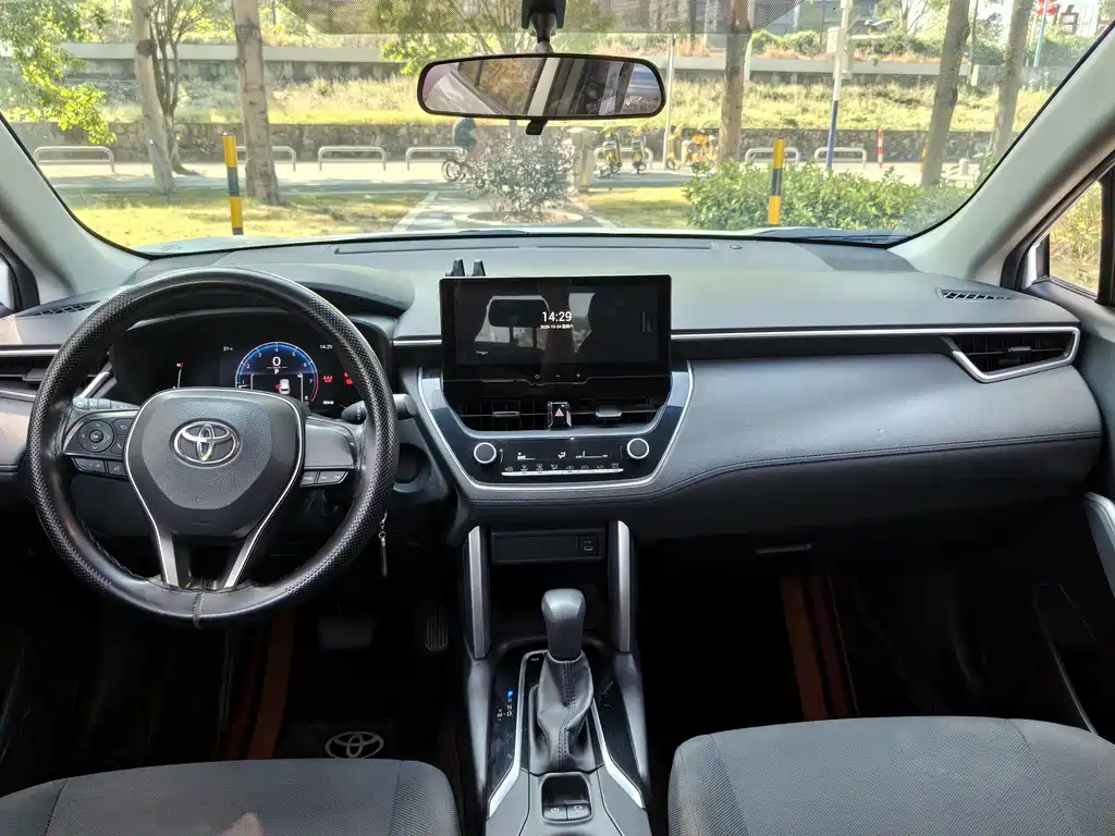 Toyota Frontlander — миниатюра 6