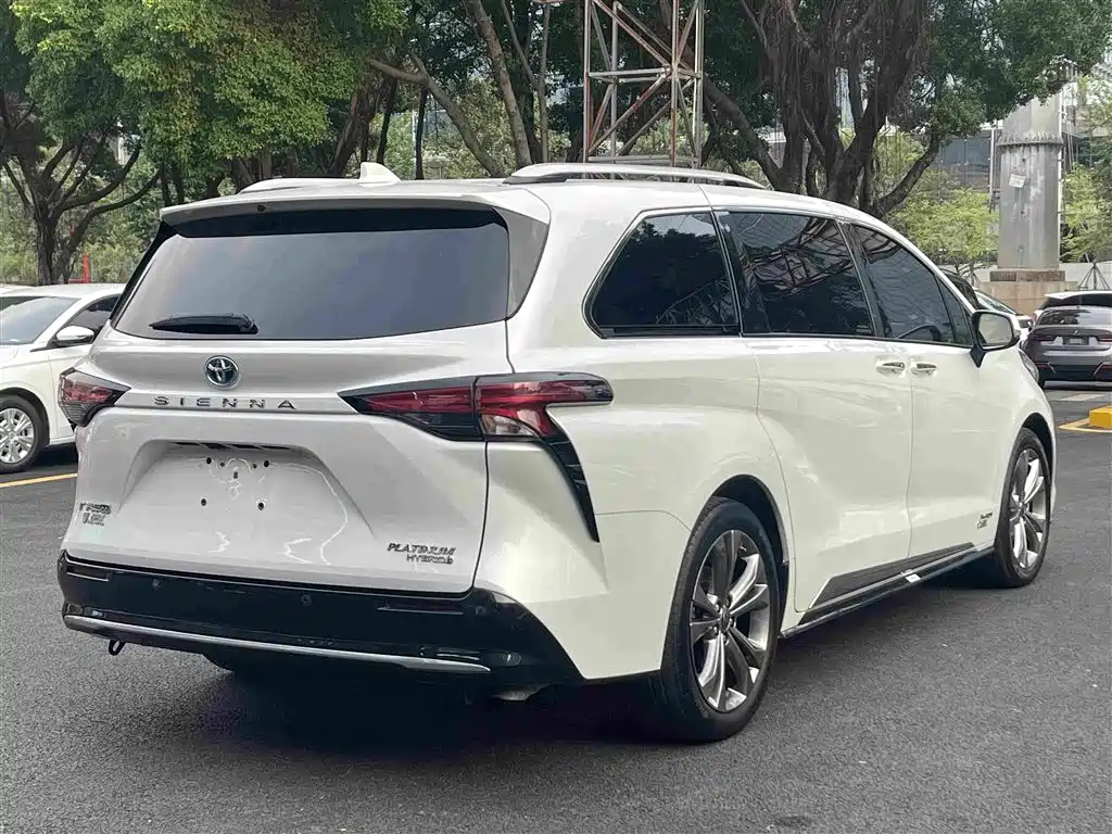 Toyota Sienna — миниатюра 5