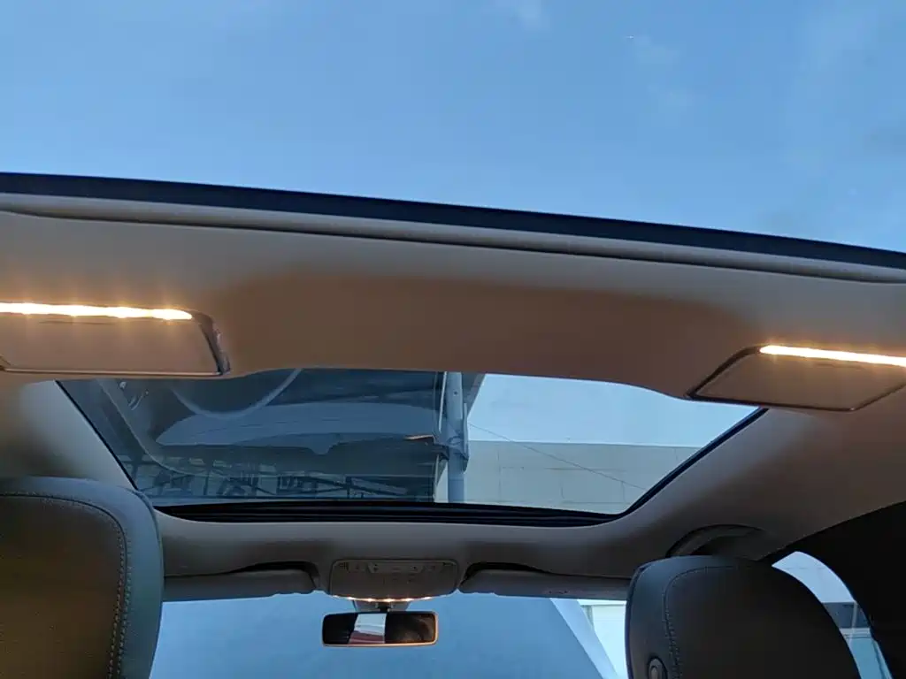 Mercedes-Benz E-Class — миниатюра 18