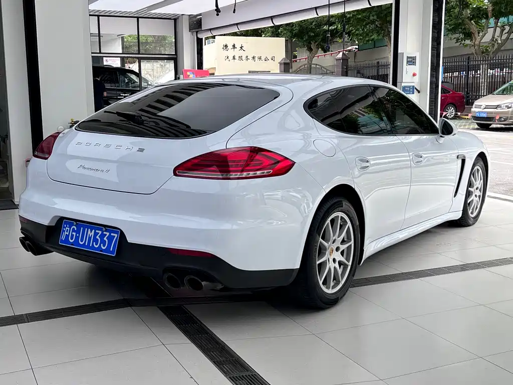 PORSCHE PANAMERA