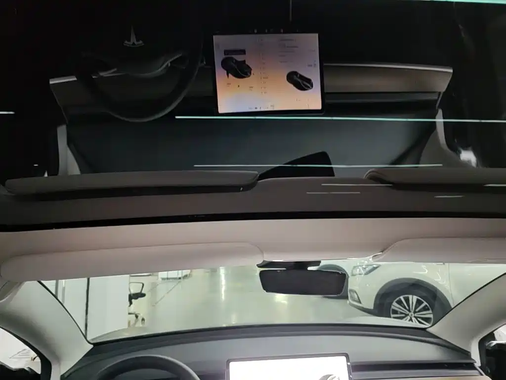 Tesla Model 3 — миниатюра 18