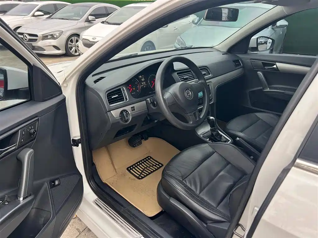 Volkswagen Lavida 2013 1.6L AT Comfort