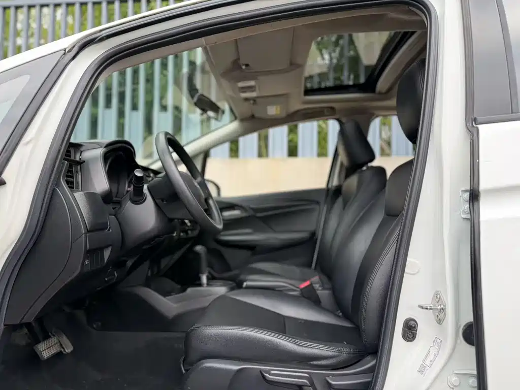 Honda Fit — миниатюра 8