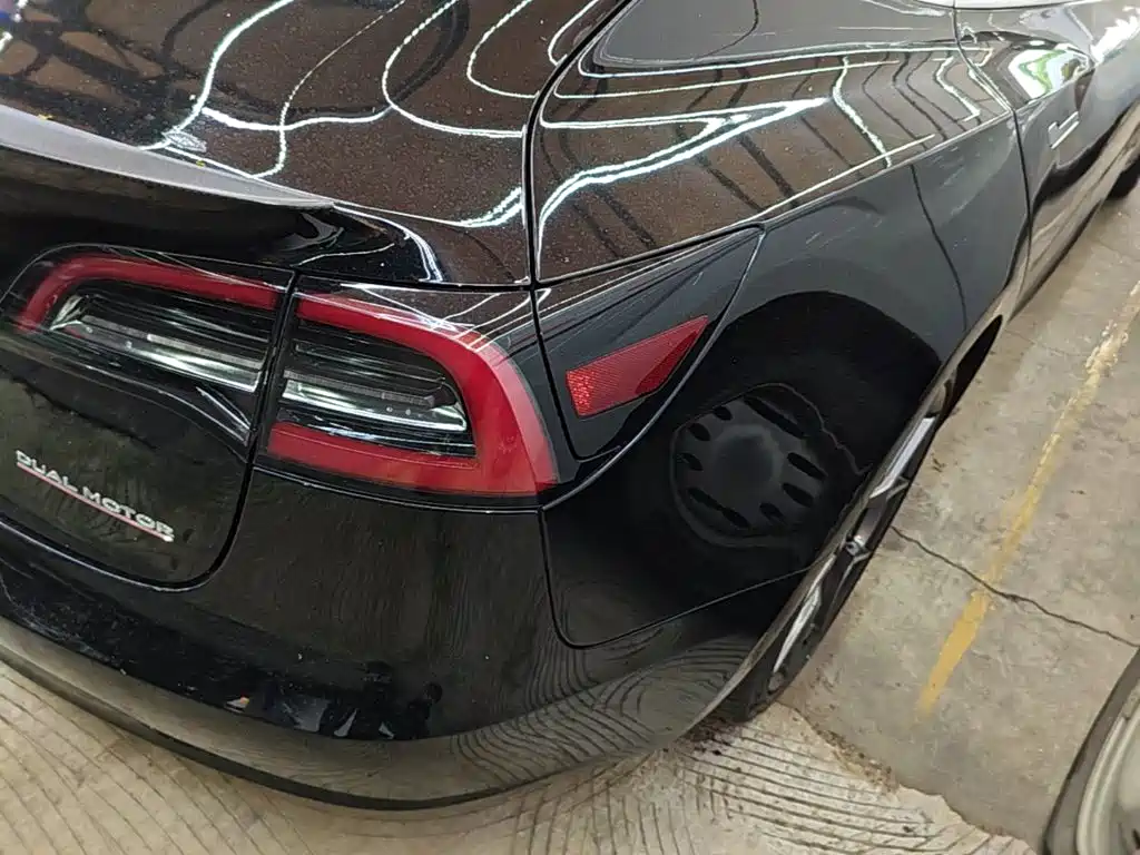 Tesla Model 3 — миниатюра 8