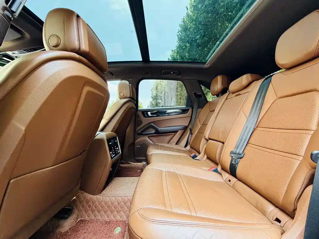 Porsche Cayenne — миниатюра 8