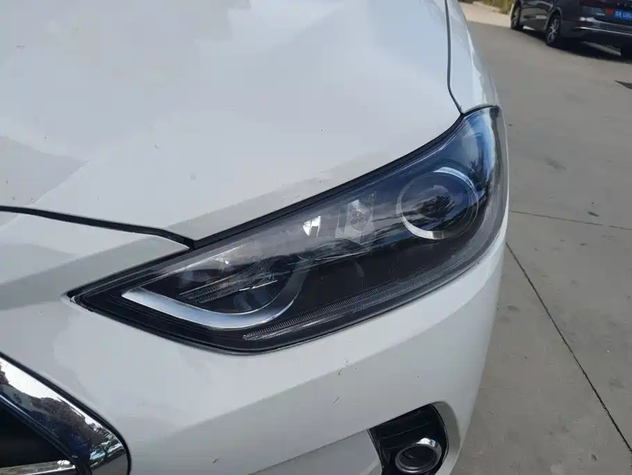 Hyundai Elantra — миниатюра 5
