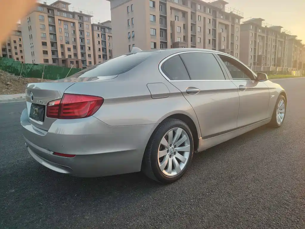 BMW 5 Series — миниатюра 5