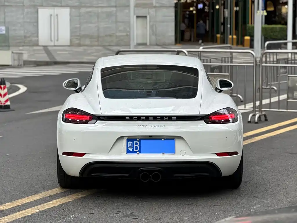 PORSCHE 718