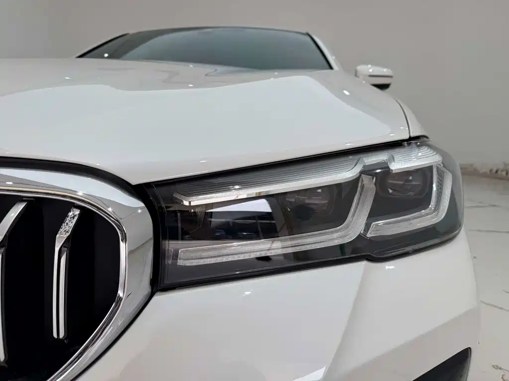 BMW 5 Series — миниатюра 9