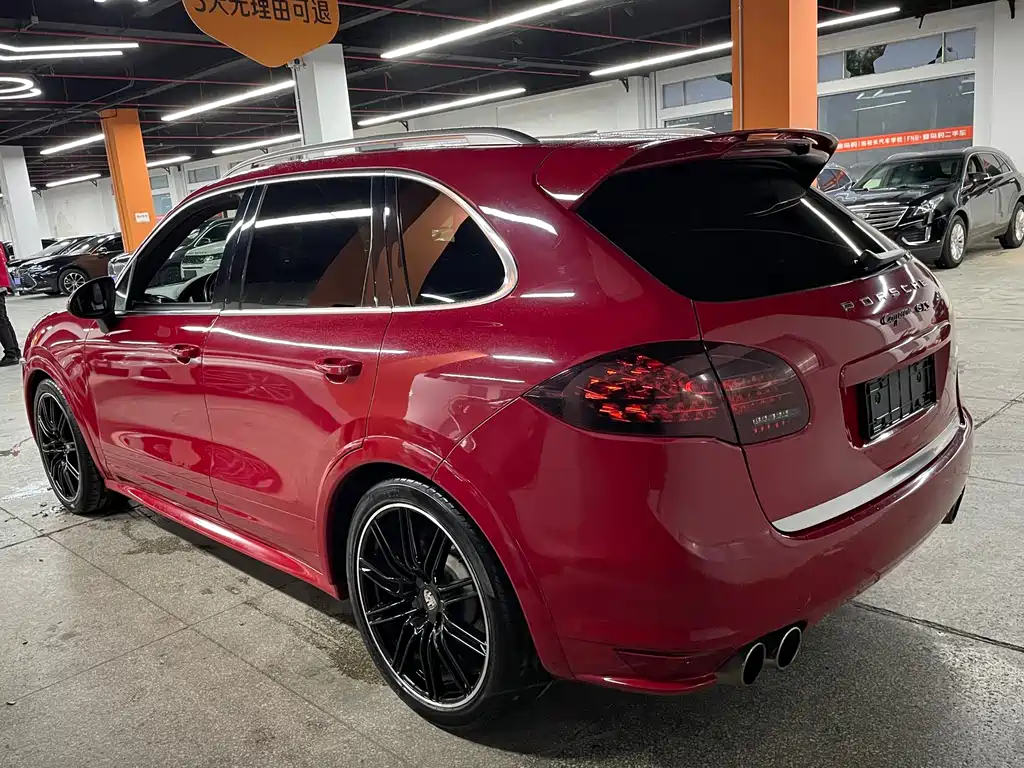 Porsche Cayenne — миниатюра 13