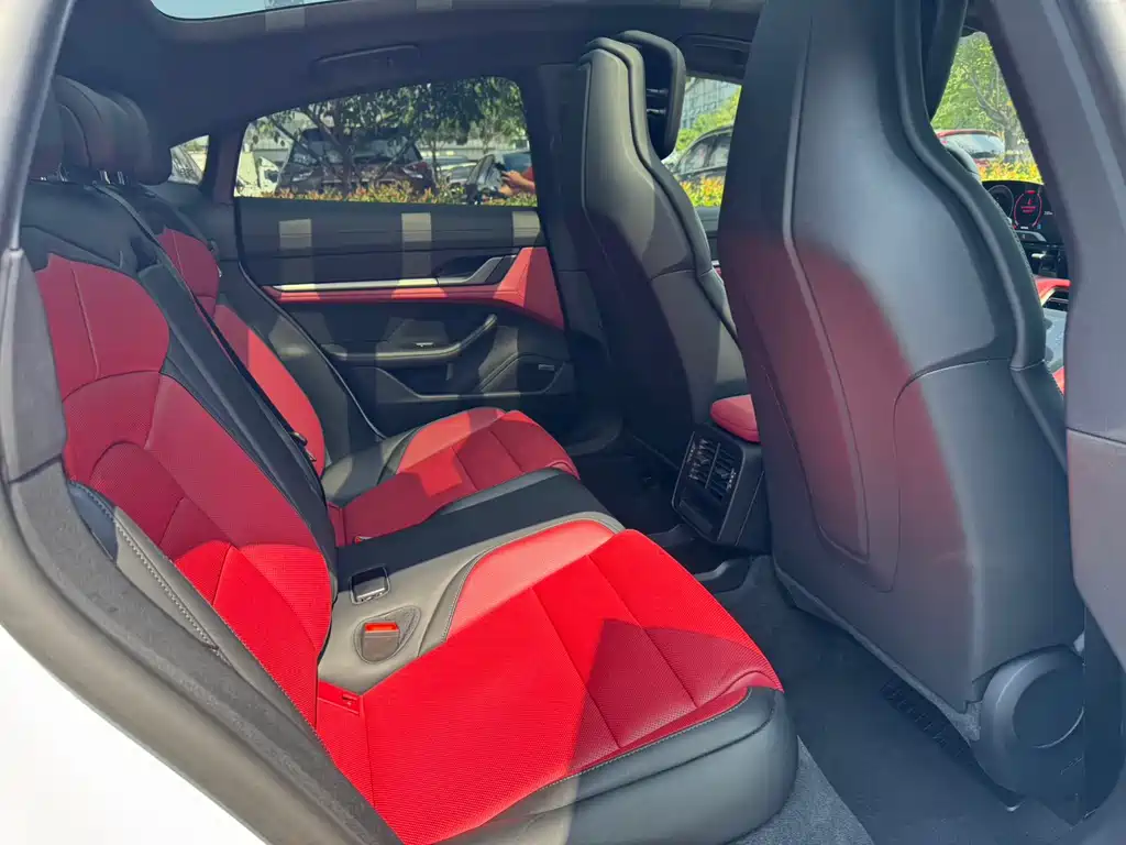 Porsche Taycan — миниатюра 8