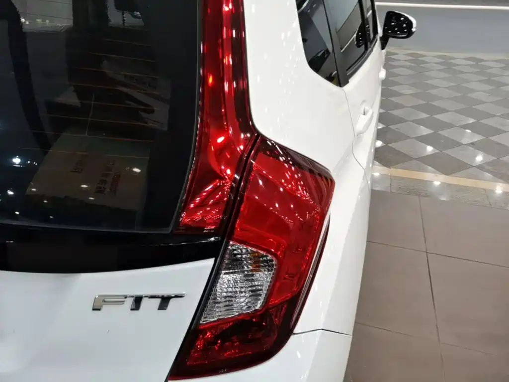 Honda Fit — миниатюра 8