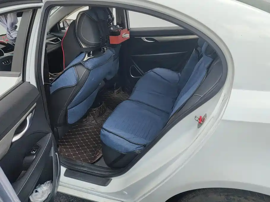 Geely Emgrand — миниатюра 11