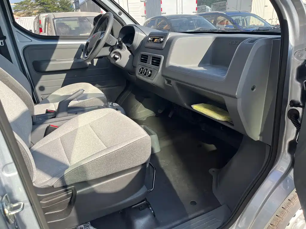 Wuling Yangguang — миниатюра 9