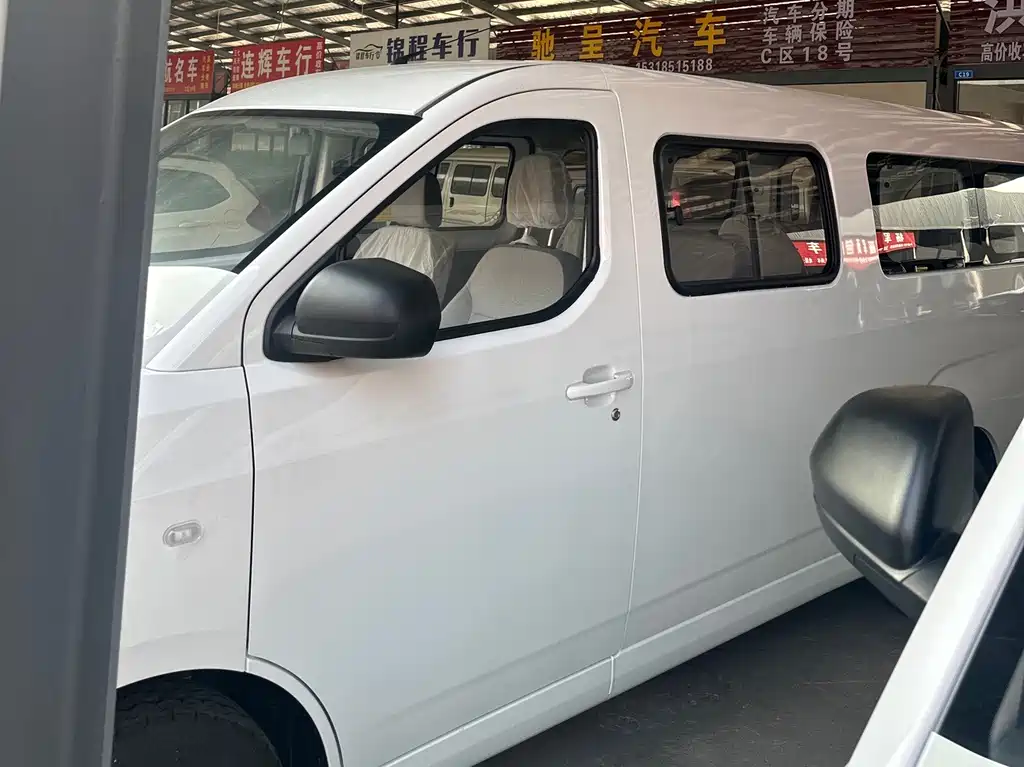 Wuling Yangguang — миниатюра 3