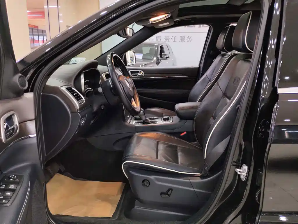 Jeep Grand Cherokee (Import) — миниатюра 9