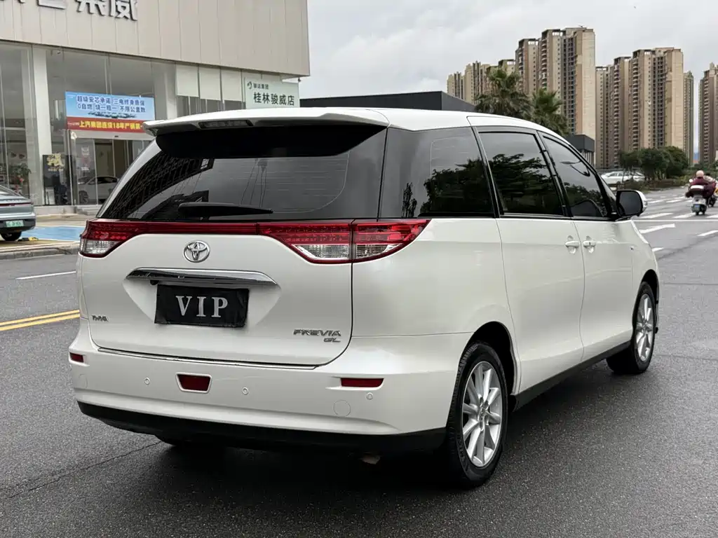 Toyota Previa — миниатюра 5